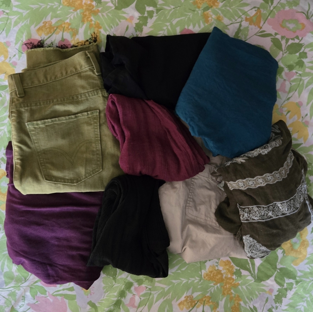 Semi-mystery 8 Piece Clothing Lot For Upcycling